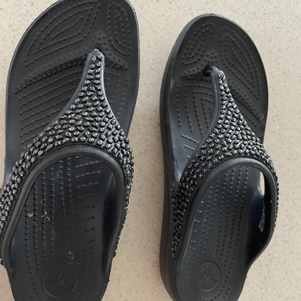 Crocs Sloane Embellished Wedge Flip Flops | Sandals SIZE 7W New Without Tags